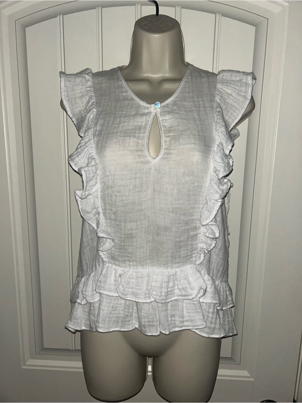 NEW Bleusalt Women’s Cotton White Ruffle Keyhole Sleeveless Blouse Sz S